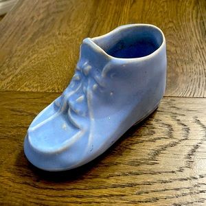 1940s McCoy vintage planter in blue retro
